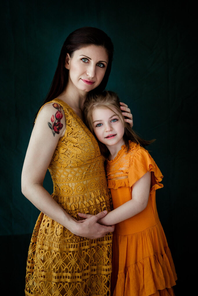 портретна снимка на Надежда Стефанова и нейната дъщеря